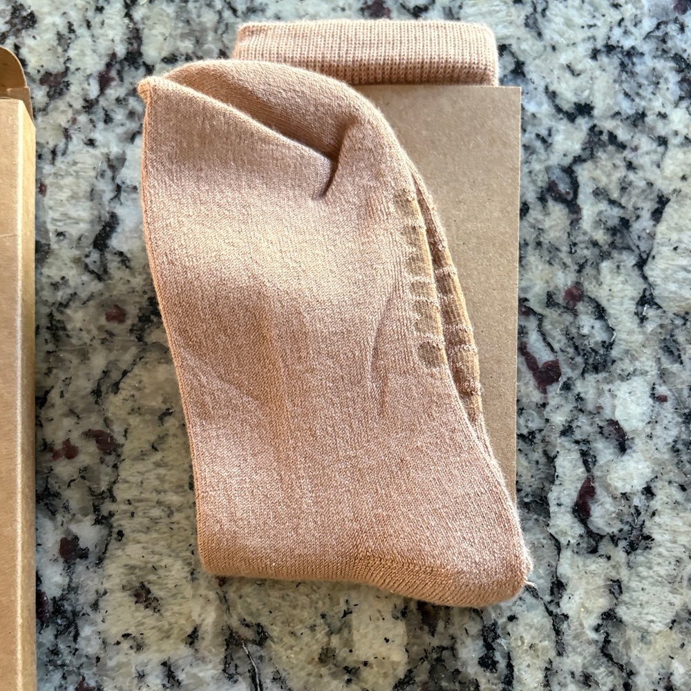 New Skims Everyday Crew Socks - Picture 3 of 4